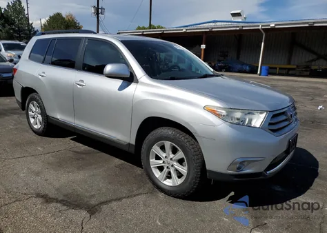 2011 Toyota Highlander Base z USA, uszkodzony, nr VIN 5TDBK3EH0BS069029